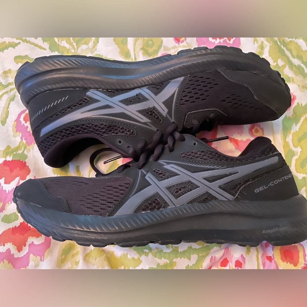 Women’s Asics Gel-Contend 7 sneakers, SZ 7. EUC.